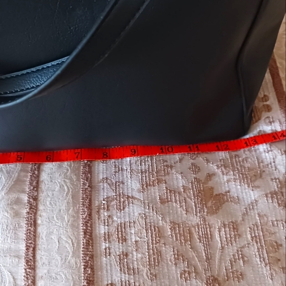 Steve Madden Large Black Tote with a wristlet and pouch. NWT ๐๐Host Pick ๐๐ - Picture 9 of 16